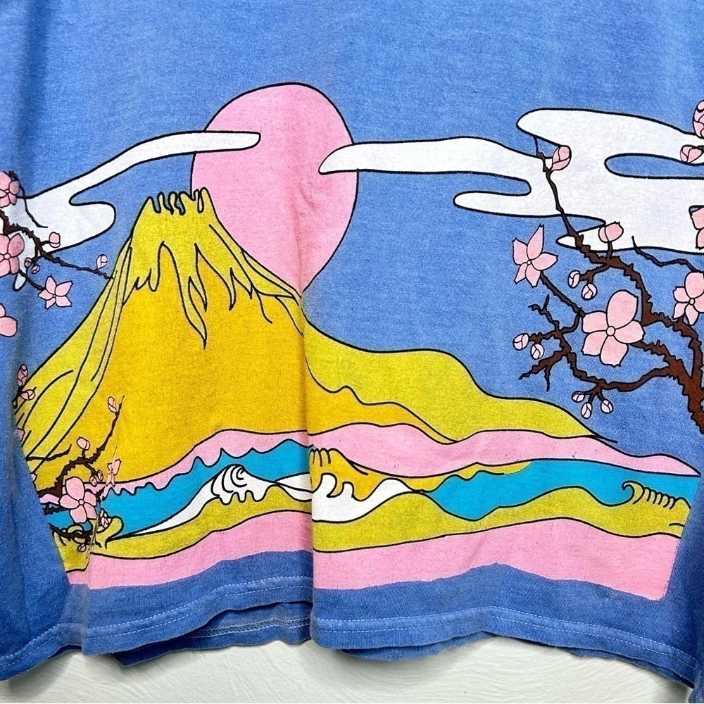 URBAN Outfitters Women's Blue Japan Mt. Fuji Oversized Shirt Size Small/Medium - Picture 4 of 6